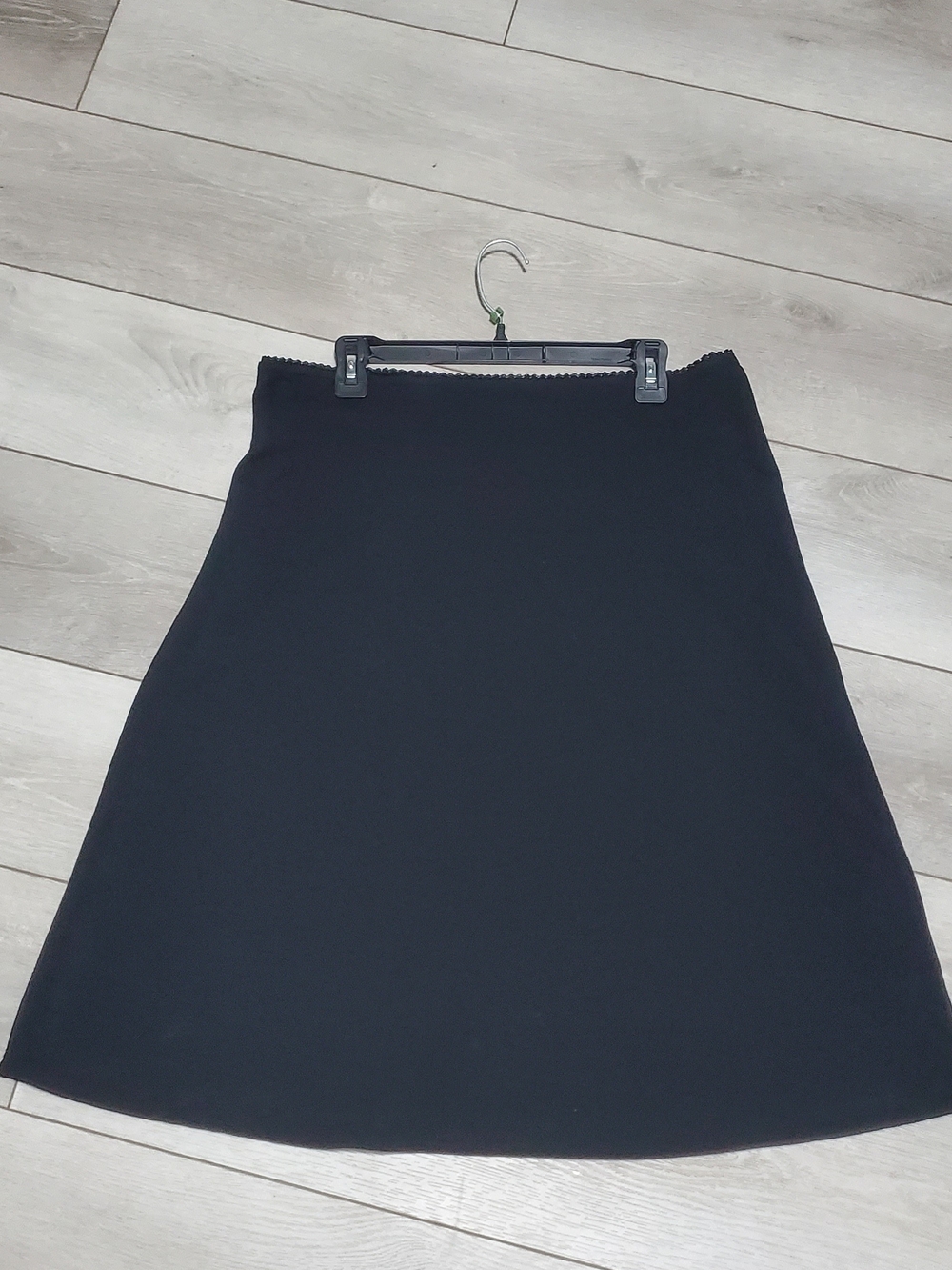 Vintage kathy ireland Black A-Line Skirt with Scalloped Waist
